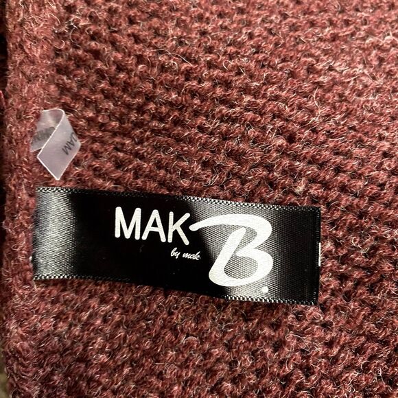 NWT‎ Mak B Wool Blend Scarf Maroon Red Button Infinity - Picture 3 of 4